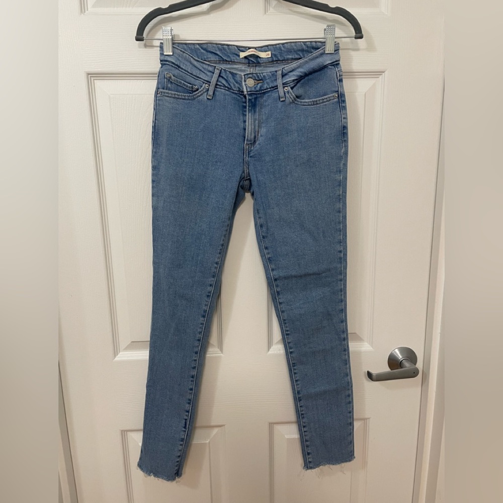 Levis 711 Skinny Jeans Size 26  Like new.